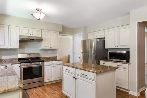 Kitchen - 1124 Crane Dr, Sleepy Hollow, IL 60118 photo 2 of 4