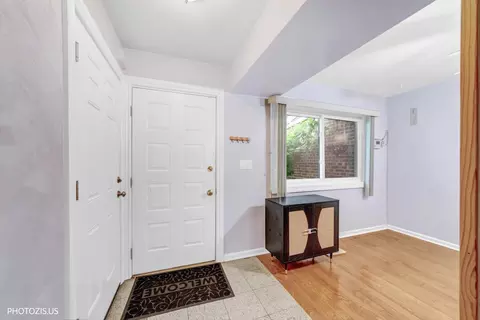 Entry Way - 411 Hickory Dr #411, Wheeling, IL 60090 photo 3 of 4