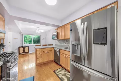 Kitchen - 411 Hickory Dr #411, Wheeling, IL 60090 photo 2 of 4