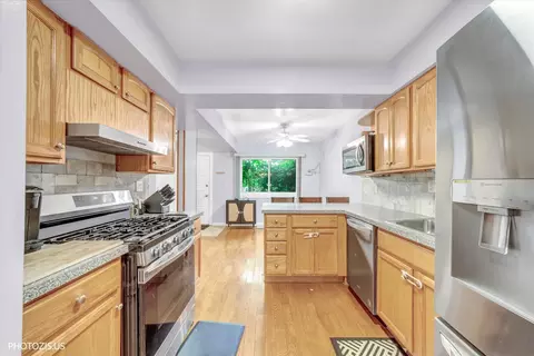 Kitchen - 411 Hickory Dr #411, Wheeling, IL 60090 photo 1 of 4