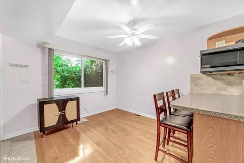 Dining - 411 Hickory Dr #411, Wheeling, IL 60090 photo 3 of 4