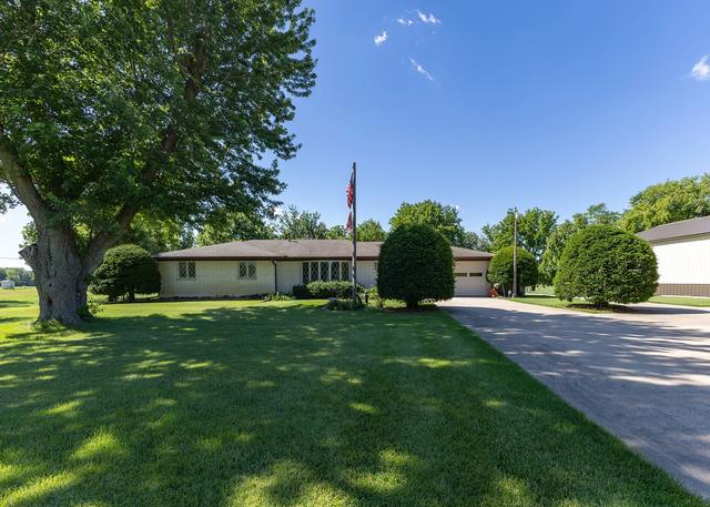 17028 Hubbard Rd, East Moline, IL 61244