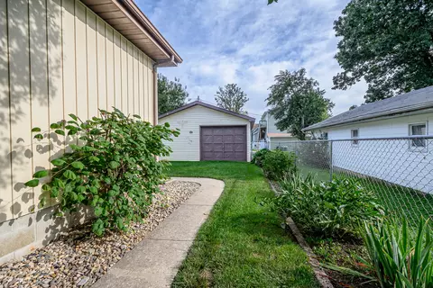 Exterior - 336 E 1st St, El Paso, IL 61738 photo 6 of 7