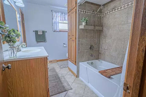 Bath - 336 E 1st St, El Paso, IL 61738 photo 1 of 3