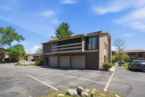 1 W Stonebridge Ct #1C, Palos Hills, IL 60465