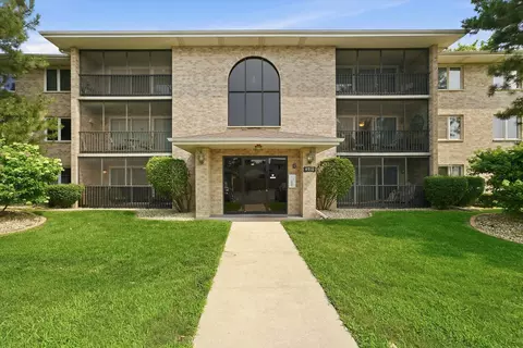 4910 134th Ct #101, Crestwood, IL 60418