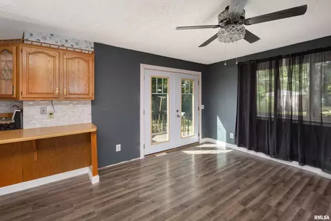 3823 15th St, Moline, IL 61265 photo 8