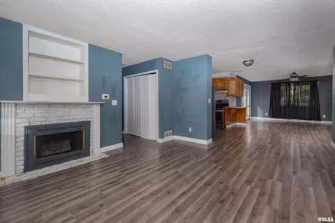 3823 15th St, Moline, IL 61265 photo 6