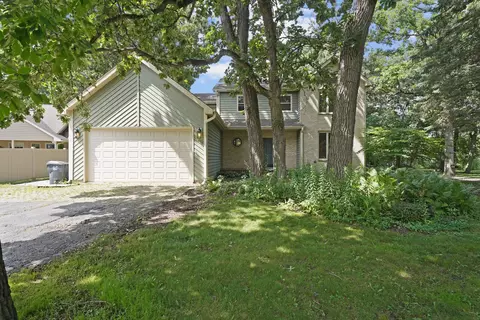 10414 Country Ln, Beach Park, IL 60087