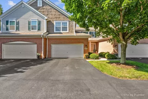 375 Wolcott Ln #375, Batavia, IL 60510