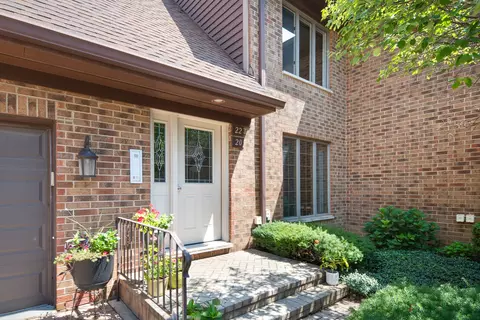 22 Kings Ct #22, Westchester, IL 60154