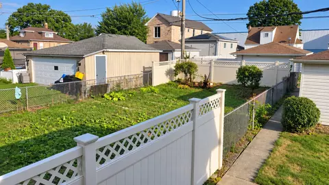 Exterior - 7226 W 60th Pl, Summit, IL 60501 photo 2 of 4