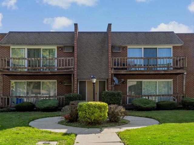535 N Pleasant Dr #2B, Glenwood, IL 60425