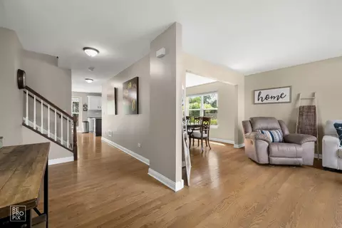 Entry Way - 2004 Oakdale Estates Dr, Plainfield, IL 60586 photo 1 of 3