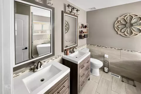 Bath - 2004 Oakdale Estates Dr, Plainfield, IL 60586 photo 6 of 7