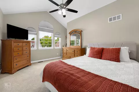 Bedroom - 2004 Oakdale Estates Dr, Plainfield, IL 60586 photo 2 of 4