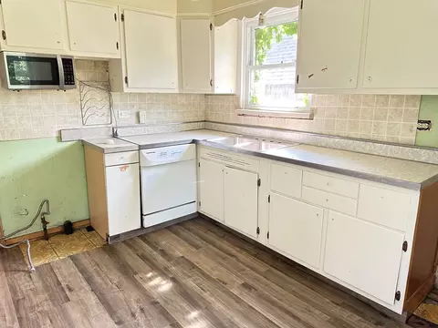 Kitchen - 1717 Mannheim Rd, Des Plaines, IL 60018 photo 2 of 2