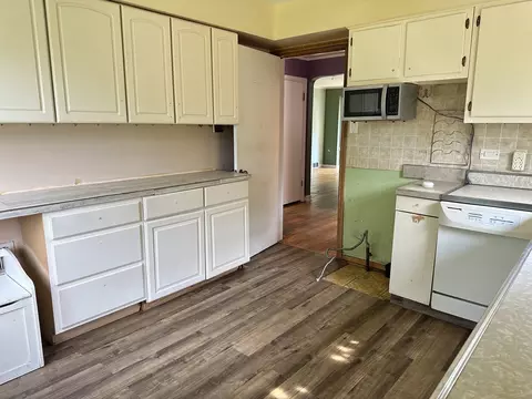 Kitchen - 1717 Mannheim Rd, Des Plaines, IL 60018 photo 1 of 2