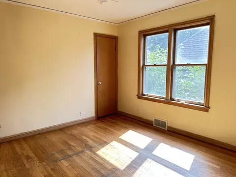 Bedroom - 1717 Mannheim Rd, Des Plaines, IL 60018 photo 2 of 3