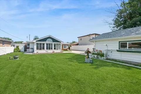 Exterior - 7821 W 73rd Pl, Bridgeview, IL 60455 photo 2 of 4