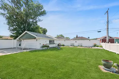 Exterior - 7821 W 73rd Pl, Bridgeview, IL 60455 photo 4 of 4