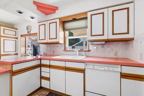 Kitchen - 7821 W 73rd Pl, Bridgeview, IL 60455 photo 2 of 4