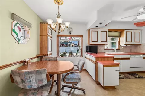 Kitchen - 7821 W 73rd Pl, Bridgeview, IL 60455 photo 3 of 4