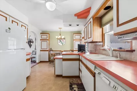 Kitchen - 7821 W 73rd Pl, Bridgeview, IL 60455 photo 4 of 4