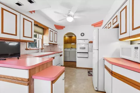 Kitchen - 7821 W 73rd Pl, Bridgeview, IL 60455 photo 1 of 4