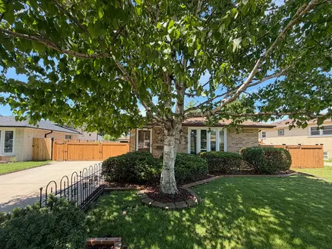 4430 Raymond Ave, Brookfield, IL 60513 photo 2