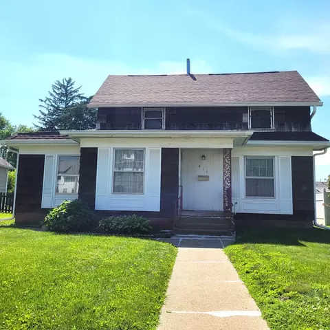 411 39th St, Moline, IL 61265 photo 1