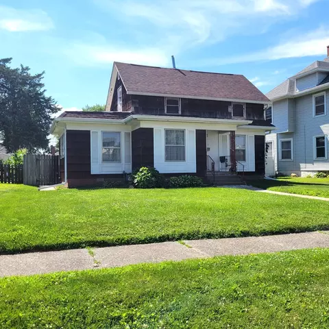 411 39th St, Moline, IL 61265 photo 2