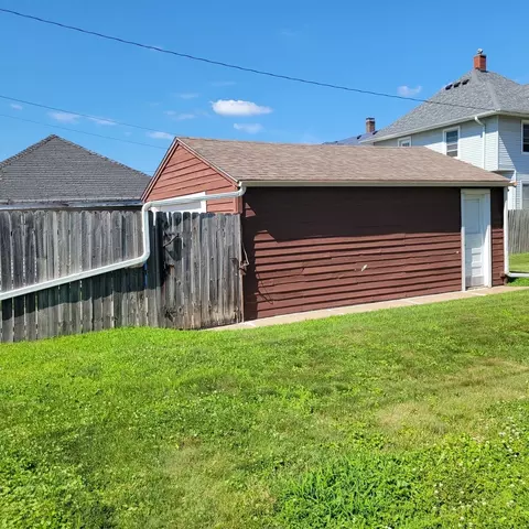 411 39th St, Moline, IL 61265 photo 33