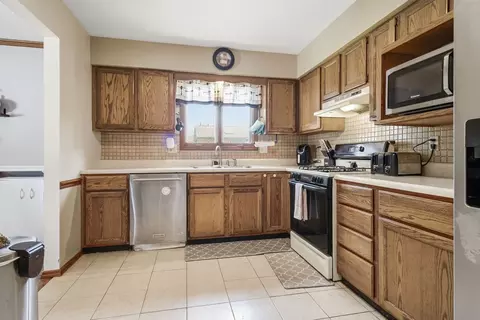 Kitchen - 104 Nottingham Chase Chase, Normal, IL 61761 photo 2 of 2
