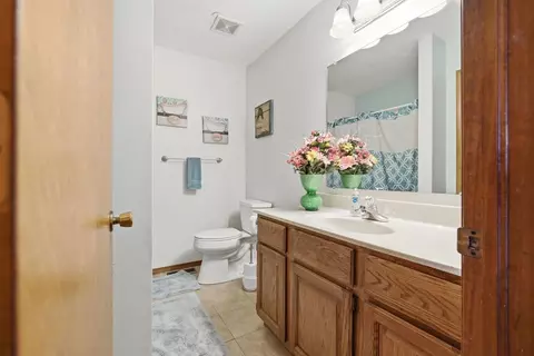 Bath - 104 Nottingham Chase Chase, Normal, IL 61761 photo 1 of 3