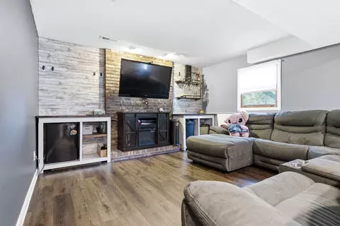 Living - 104 Nottingham Chase Chase, Normal, IL 61761 photo 2 of 2