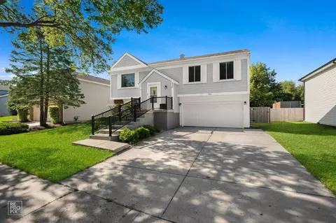 785 W Appletree Ln, Bartlett, IL 60103 photo 1