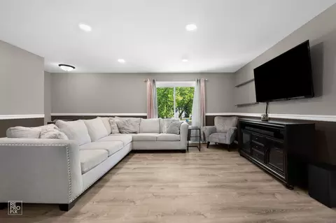 785 W Appletree Ln, Bartlett, IL 60103 photo 4