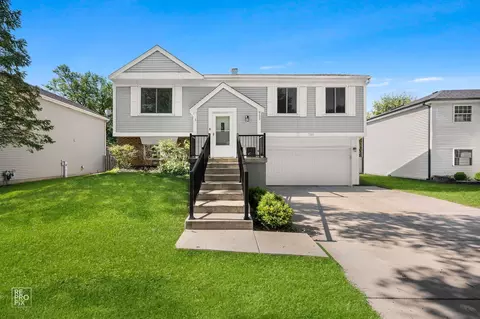 785 W Appletree Ln, Bartlett, IL 60103 photo 2