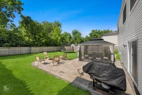 785 W Appletree Ln, Bartlett, IL 60103 photo 18