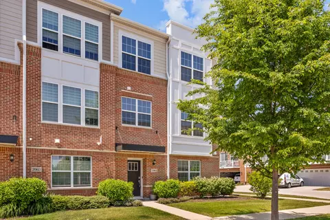 2961 Reflection Dr, Naperville, IL 60564 photo 2