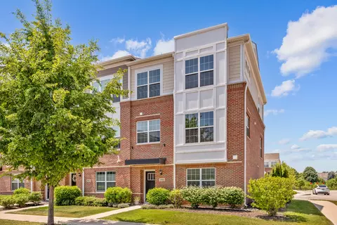 2961 Reflection Dr, Naperville, IL 60564 photo 1