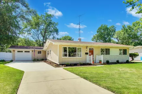 3 Seneca Dr, Montgomery, IL 60538