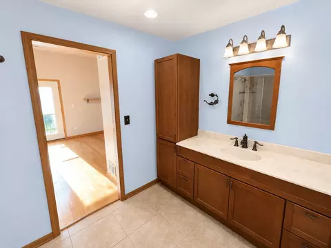 Bath - 7332 Beloit Ave, Bridgeview, IL 60455 photo 1 of 5