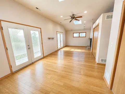 Living - 7332 Beloit Ave, Bridgeview, IL 60455 photo 5 of 9