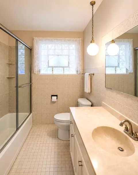 Bath - 7332 Beloit Ave, Bridgeview, IL 60455 photo 4 of 5