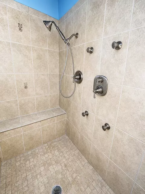 Bath - 7332 Beloit Ave, Bridgeview, IL 60455 photo 2 of 5