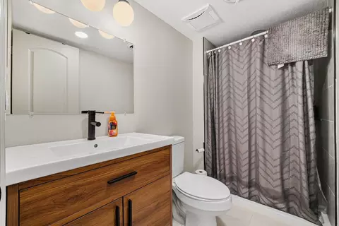 Bath - 537 Willow Ln, Beecher, IL 60401 photo 2 of 2