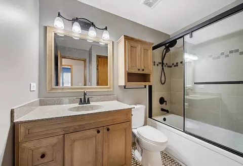 Bath - 1844 Kendall Ridge Blvd, Plainfield, IL 60586 photo 2 of 2