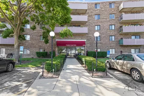 1460 Fairlane Dr #303, Schaumburg, IL 60193